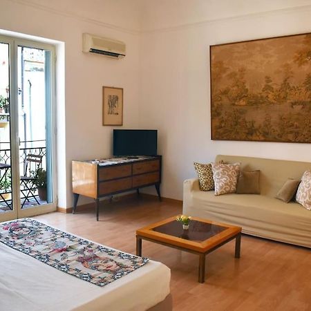 Appartamento Nel Centro Storico Di Palermo - Via Meli'S House Экстерьер фото