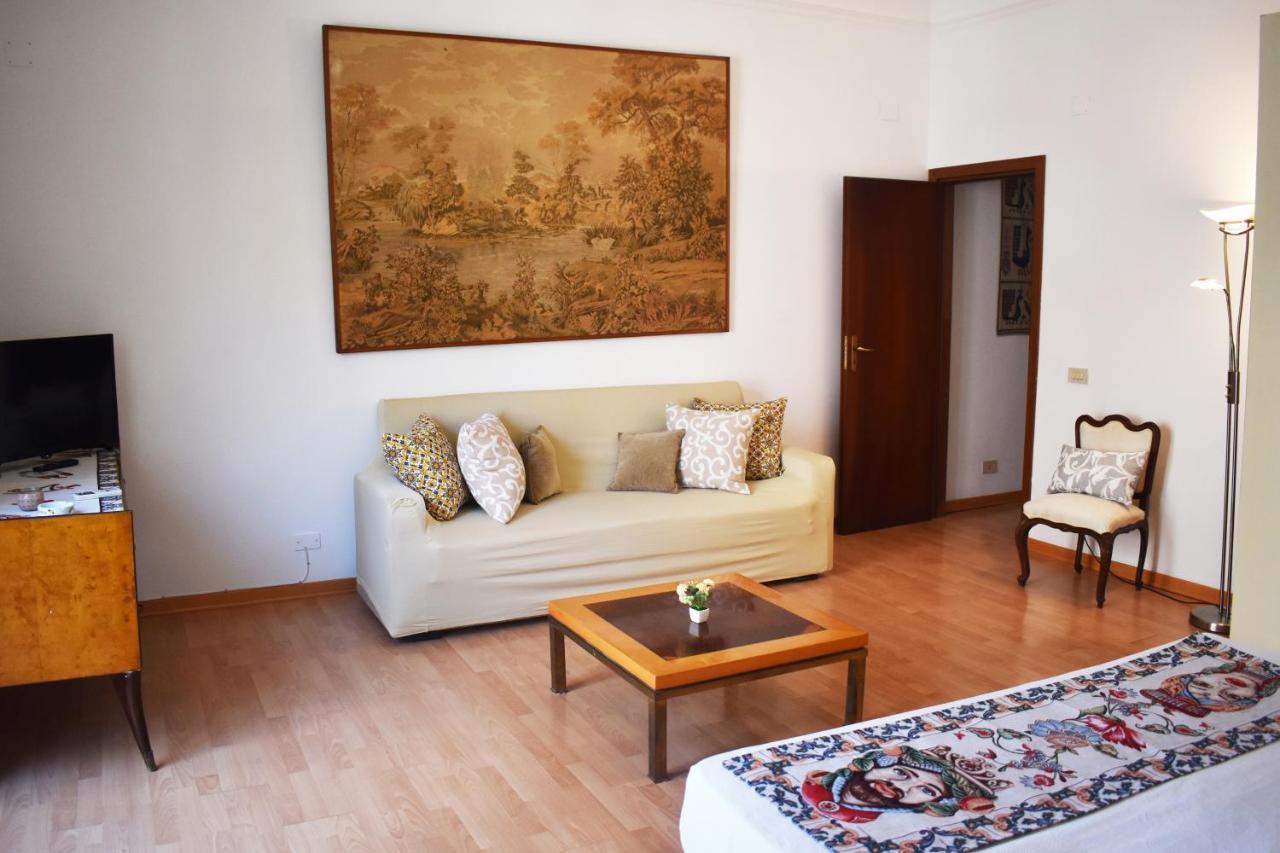 Appartamento Nel Centro Storico Di Palermo - Via Meli'S House Экстерьер фото