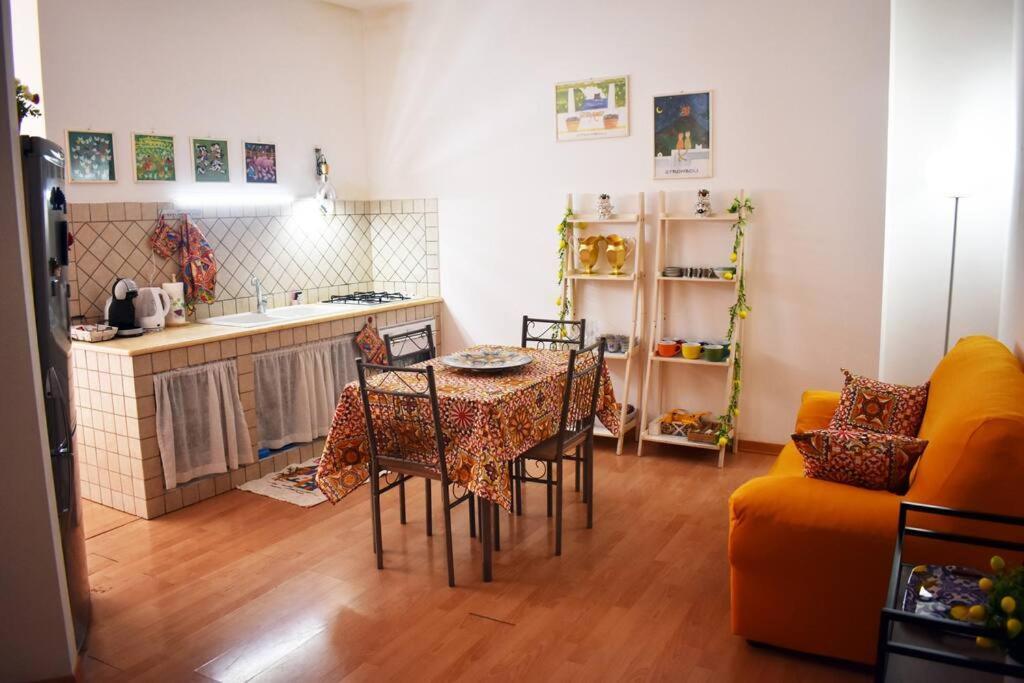 Appartamento Nel Centro Storico Di Palermo - Via Meli'S House Экстерьер фото