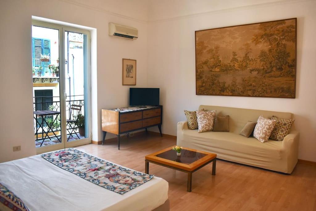 Appartamento Nel Centro Storico Di Palermo - Via Meli'S House Экстерьер фото